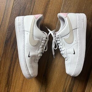 Nike White and Beige Sneakers with Pink Detail